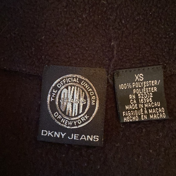 DKNY black polyester fleece vest. Zippered front. Drawstring bottom. Size XS. - Picture 4 of 8